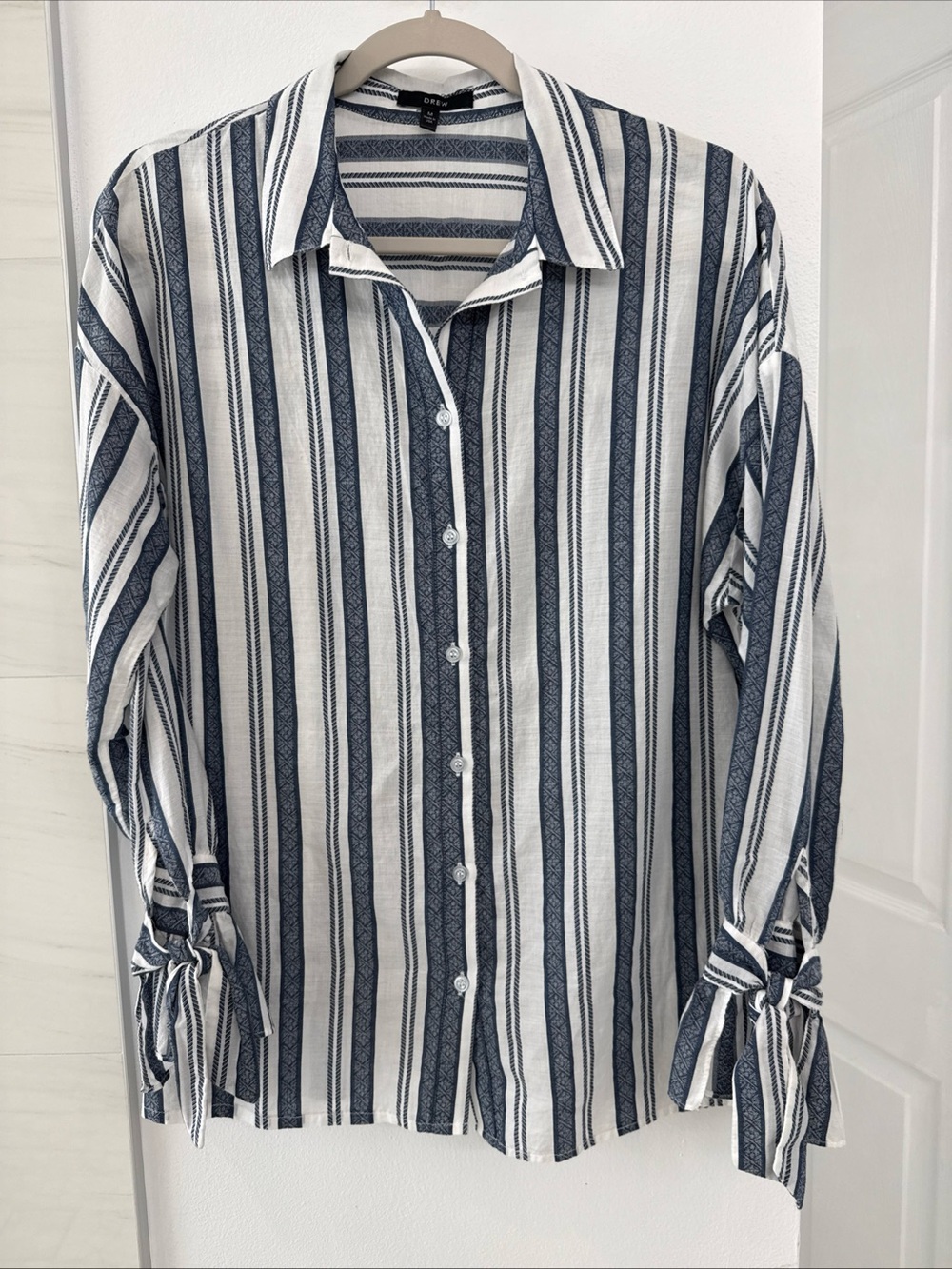 DREW Navy chambray& White Vertical Stripe Button-Down Shirt size medium